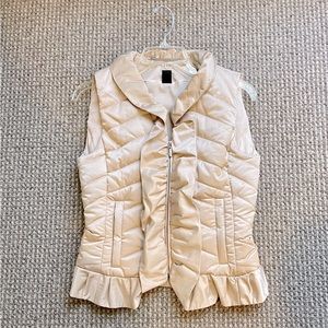 Quilted vest with front ruffle